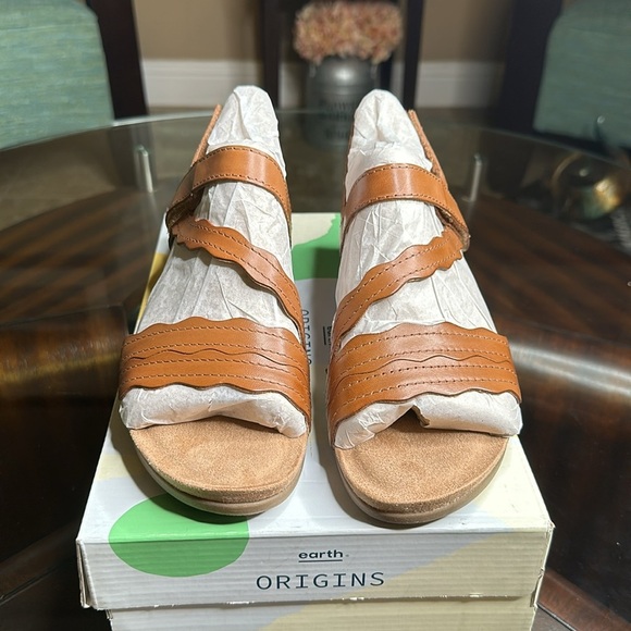 Earth Origins Poppy Wedge Sandal size‎ 8 wide Camel color - Picture 2 of 10